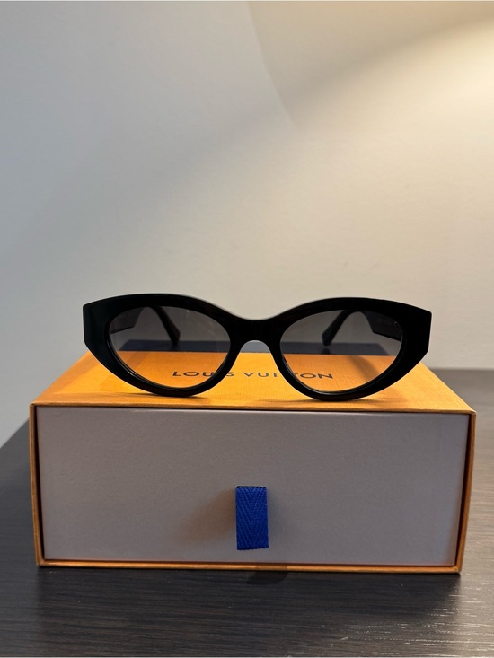 Louis Vuitton Accessories - Louis Vuitton — LV GO-14 Cat Eye Sunglasses (Z2104W)